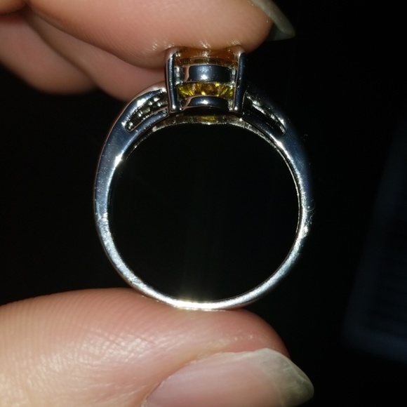 Ring - Picture 4 of 4